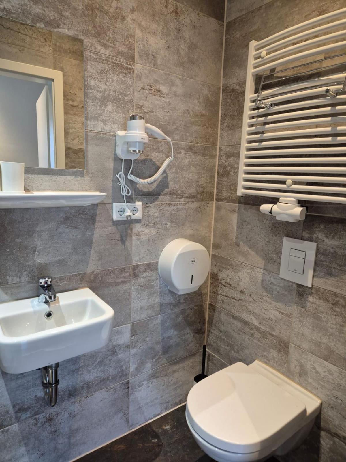 Hotel La Station Люксембург Екстериор снимка