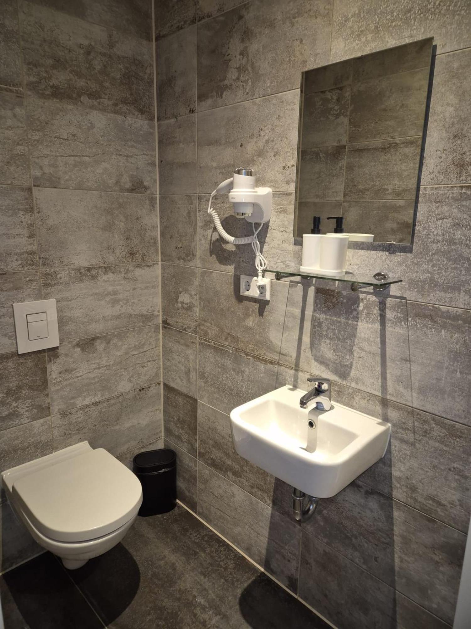 Hotel La Station Люксембург Екстериор снимка
